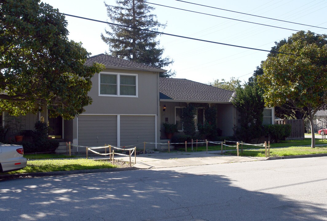 302-306 Standish St in Redwood City, CA - Foto de edificio