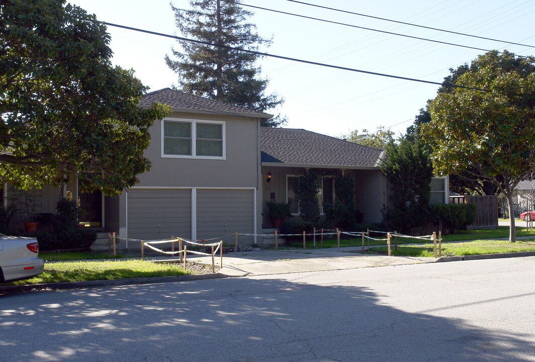 302-306 Standish St in Redwood City, CA - Building Photo