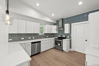 725 Westfall Ave in San Antonio, TX - Building Photo - Building Photo