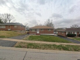 9530 Cote Brilliante Ave in Overland, MO - Building Photo