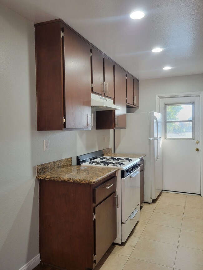 1051 Dawson Ave in Long Beach, CA - Building Photo - Building Photo