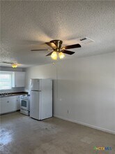 121 Wolfe Rd-Unit -2 in Copperas Cove, TX - Foto de edificio - Building Photo