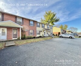 319 N School Pl in Dallastown, PA - Building Photo - Building Photo