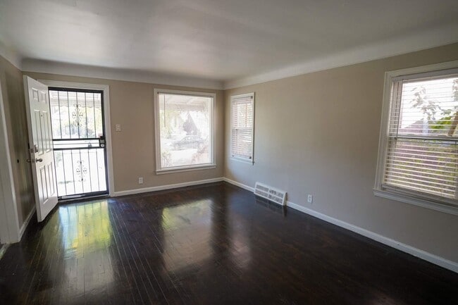 8606 Cloverlawn Ave in Detroit, MI - Building Photo - Building Photo