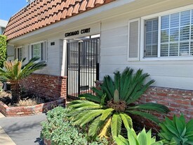 1048 Coronado Avenue, Apartamentos