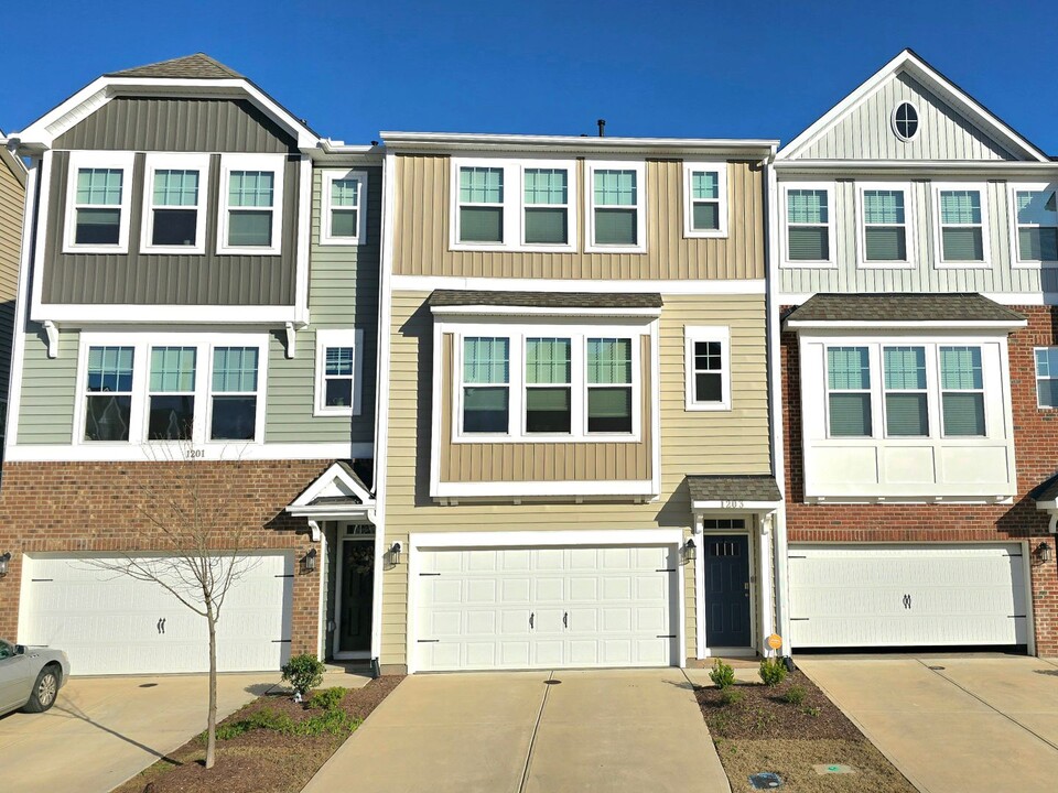 1203 Falling Rock Pl in Durham, NC - Building Photo