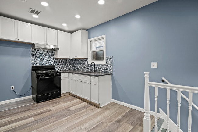 275 Clinton Pl, Unit 1 in Newark, NJ - Foto de edificio - Building Photo