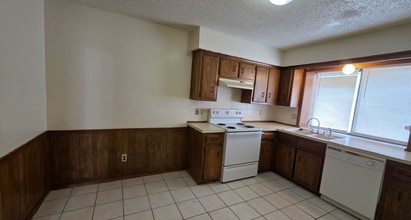 409 S Greengate Dr in Yukon, OK - Building Photo - Building Photo