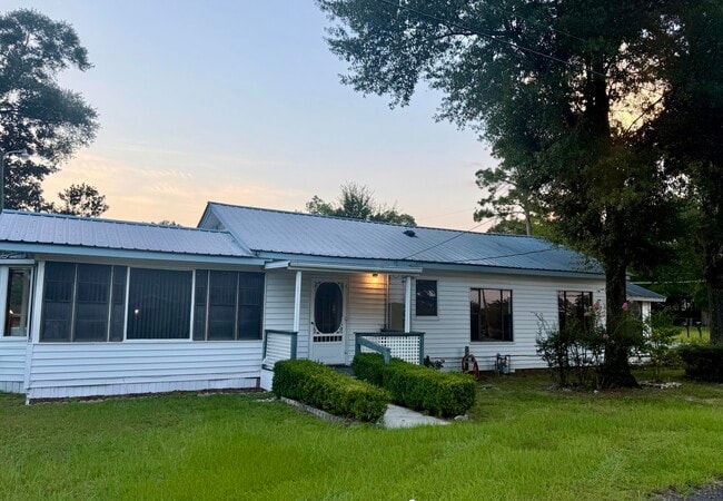 property at 904 Mapoles St