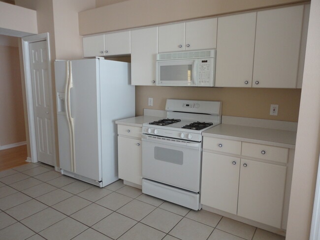 30450 Wrencrest Dr in Zephyrhills, FL - Building Photo - Building Photo