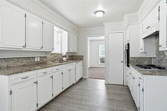 6200 Trail Lake Dr in Fort Worth, TX - Building Photo - Building Photo