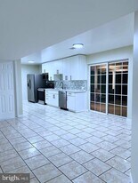 8186 Paper Birch Dr in Lorton, VA - Building Photo