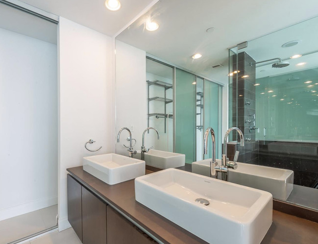 1040 Biscayne Blvd, Unit 1205 in Miami, FL - Building Photo - Building Photo