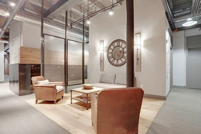 570 S Front St, Unit 110 at 570 Lofts in Columbus, OH - Foto de edificio - Building Photo