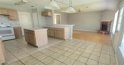 865 W Lynn Creek Dr in Arlington, TX - Building Photo - Building Photo