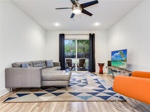 1106 Neans Dr in Austin, TX - Foto de edificio - Building Photo
