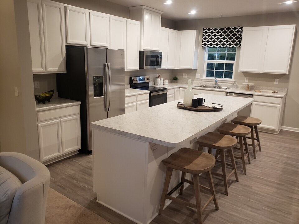 34788 Ethan Way in Willoughby, OH - Building Photo
