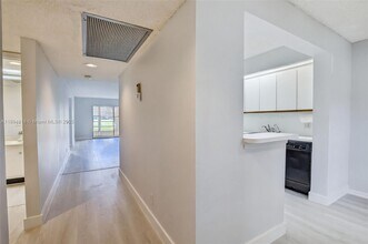 701 SW 128th Ave in Pembroke Pines, FL - Building Photo - Building Photo