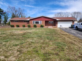 6911 Hickory View Ln in Chattanooga, TN - Building Photo