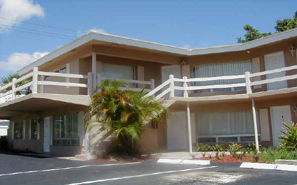 2115 NE 37th St in Fort Lauderdale, FL - Building Photo - Building Photo