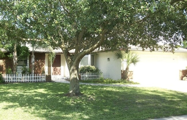 property at 1649 Georgetowne Blvd