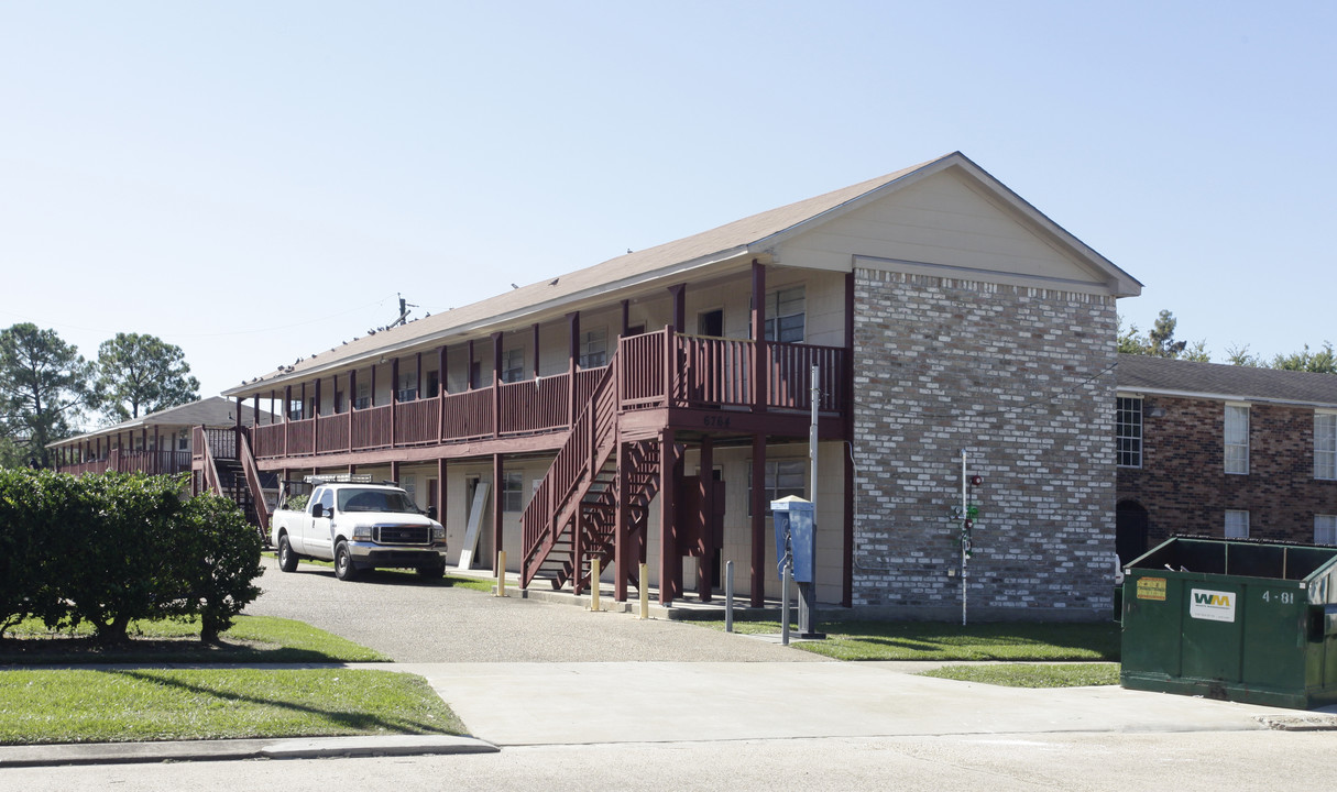 6764 Rembrandt Ave in Baton Rouge, LA - Foto de edificio