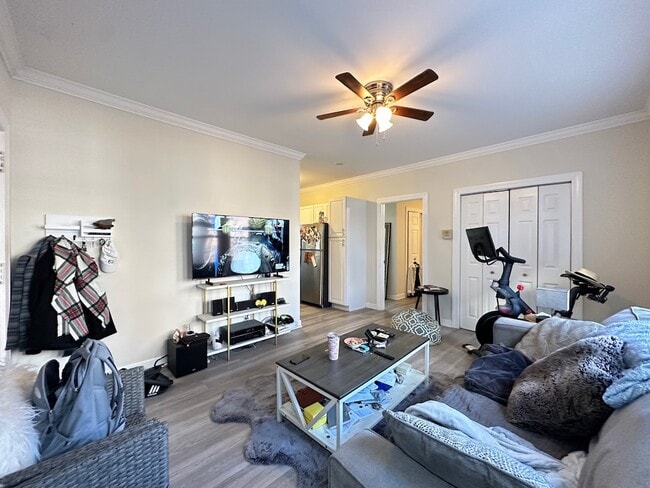 644 W Roscoe St, Unit J09P, Unit J09P