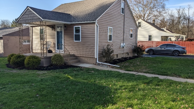 2425 E Ave in Levittown, PA - Foto de edificio - Building Photo