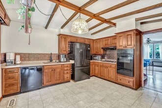 51 N Evergreen Ave in Woodbury, NJ - Building Photo - Building Photo