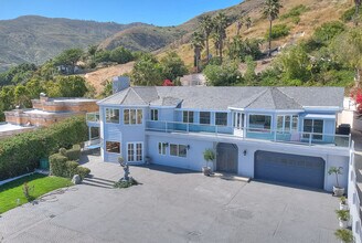 31727 Pacific Coast Hwy in Malibu, CA - Building Photo - Building Photo