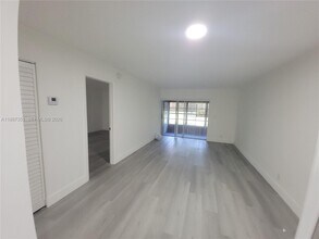 3090 NW 46th Ave in Lauderdale Lakes, FL - Building Photo - Building Photo