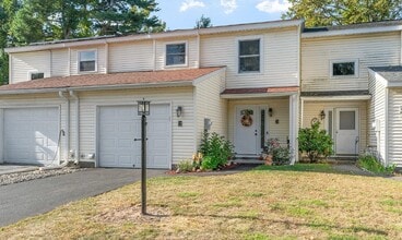 6 Heartwood Ct in Clifton Park, NY - Building Photo - Building Photo