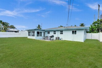 820 NE 8th St in Pompano Beach, FL - Building Photo - Building Photo
