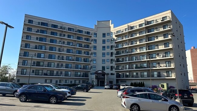 133 Commander Shea Blvd in Quincy, MA - Building Photo - Building Photo