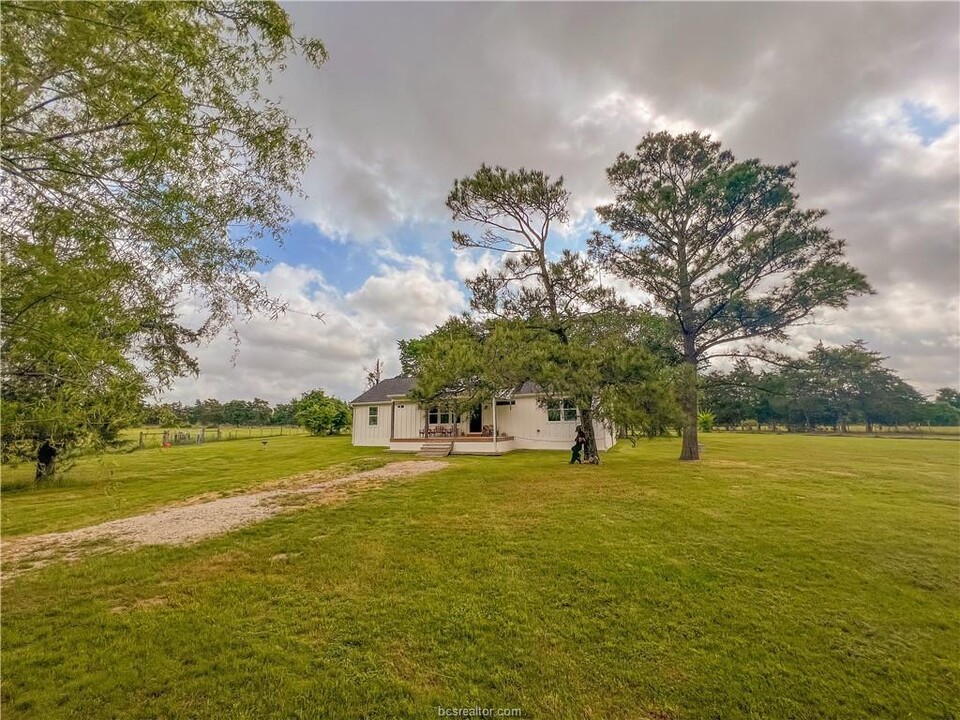 3078 CR 112 in Caldwell, TX - Building Photo