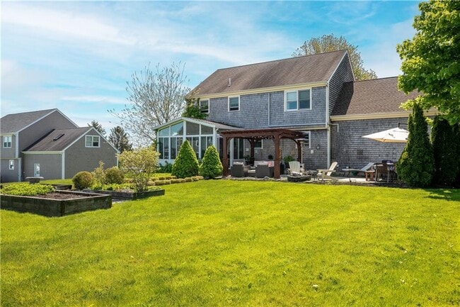 66 McCorrie Ln in Portsmouth, RI - Building Photo - Building Photo