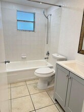 4841 NW 9th Dr, Unit 4840 in Plantation, FL - Building Photo - Building Photo