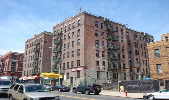 301-315 E Tremont Ave in Bronx, NY - Building Photo - Building Photo