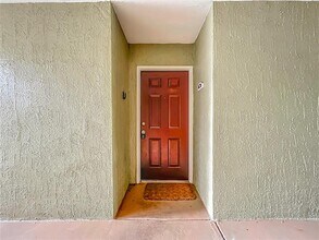 713 Crest Pines Dr in Orlando, FL - Building Photo - Building Photo