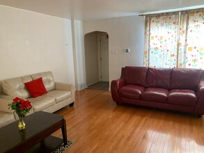 6725 Bustleton Ave in Philadelphia, PA - Building Photo - Building Photo