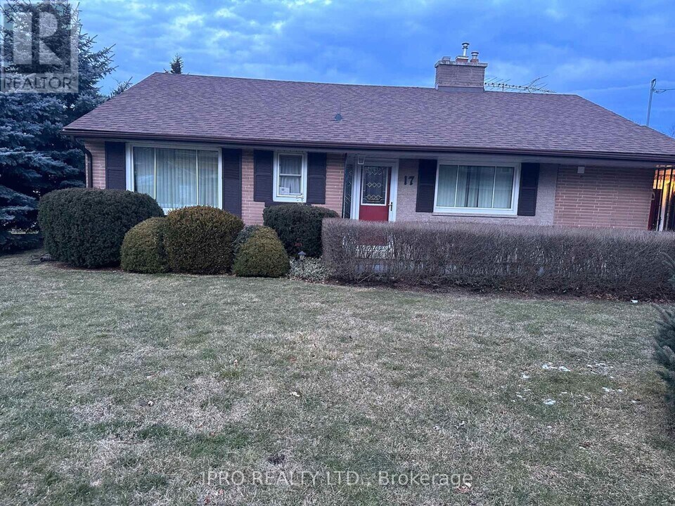 17 Sora Dr in Mississauga, ON - Building Photo