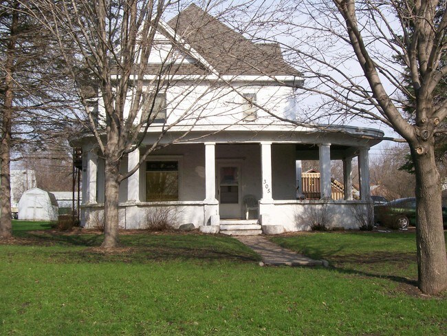 305 Angel St NW in Watertown, MN - Foto de edificio - Building Photo