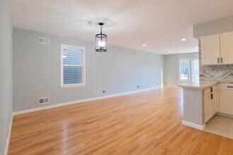 11-13-13 Wallis Ave in Jersey City, NJ - Building Photo - Building Photo