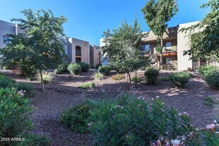 12231 N 19th St in Phoenix, AZ - Building Photo