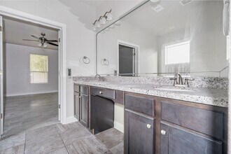 6008 Ridge View St in Midland, TX - Foto de edificio - Building Photo