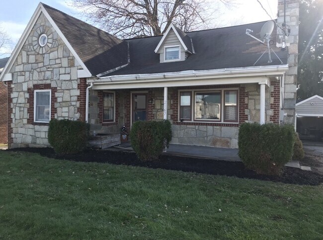 2167 Baltimore Pike in Hanover, PA - Foto de edificio - Building Photo