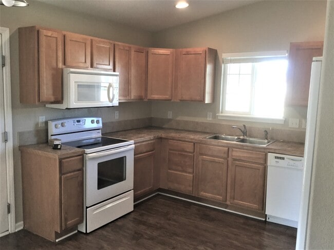 2922 Swan Point Ct in Evans, CO - Building Photo - Building Photo