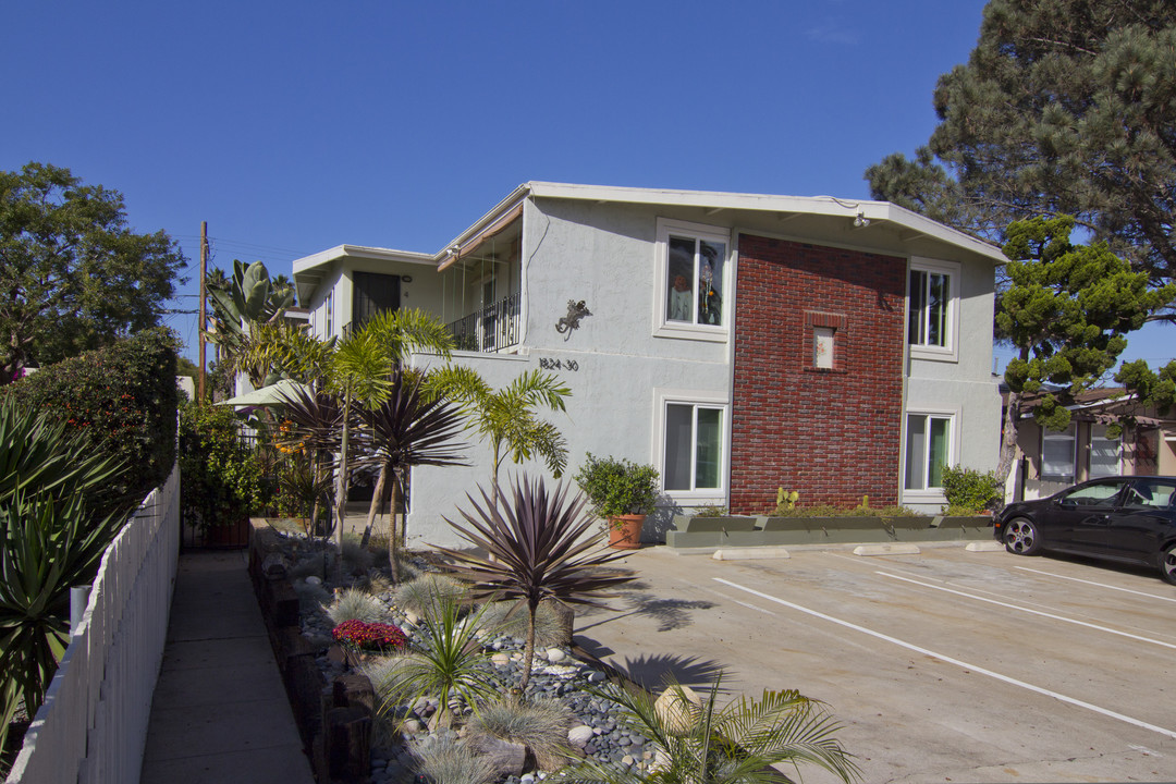 1824-1830 Reed Ave in San Diego, CA - Building Photo