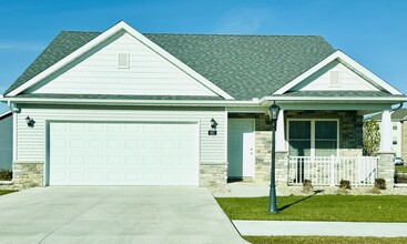Centennial Crossing in Plymouth, IN - Foto de edificio - Building Photo