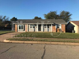 701 E Mission St in Crowley, TX - Building Photo